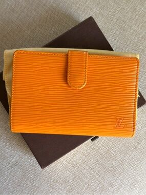 Louis Vuitton Epi Porte Monnaie Viennois Mandarin Orange Kiss Lock Coin Wallet